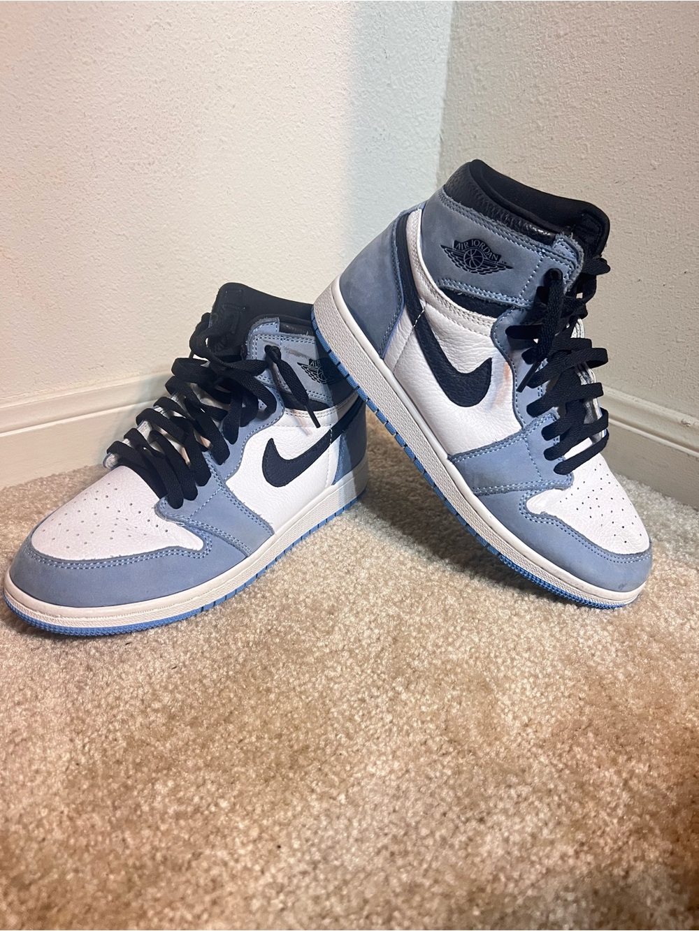 Jordan 1 Retro High OG
University Blue